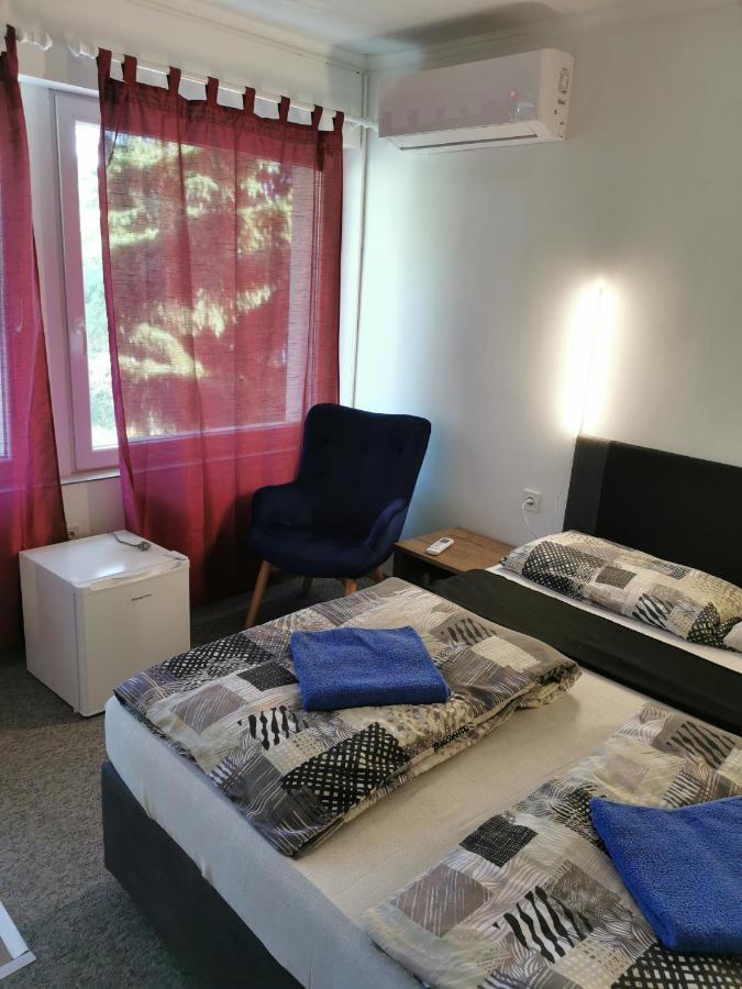 Thomas Panzio Bed & Breakfast บาลาตอนฟือเรด ภายนอก รูปภาพ