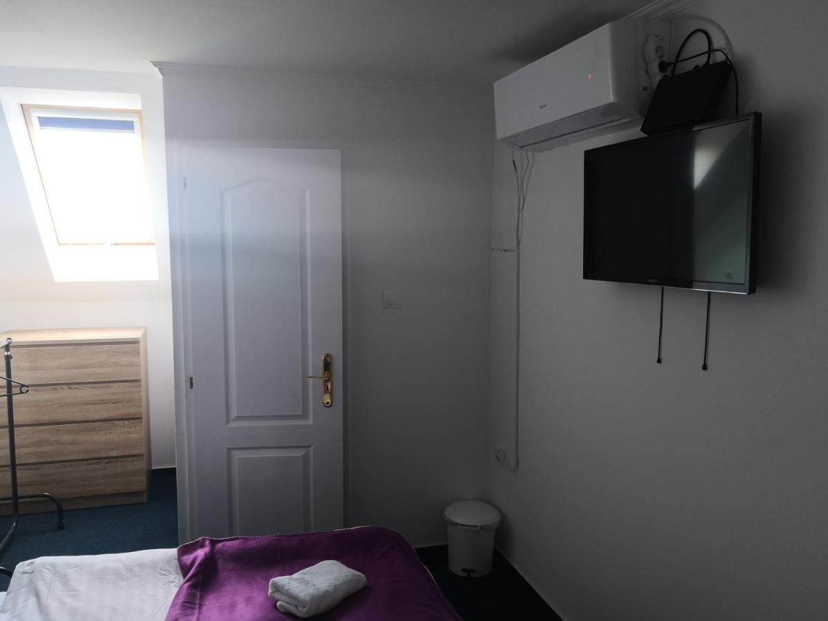 Thomas Panzio Bed & Breakfast บาลาตอนฟือเรด ภายนอก รูปภาพ