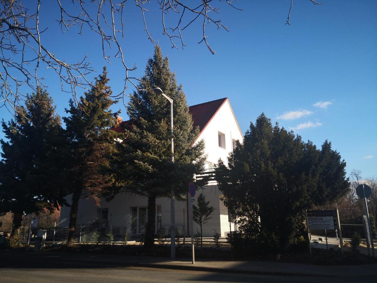 Thomas Panzio Bed & Breakfast บาลาตอนฟือเรด ภายนอก รูปภาพ