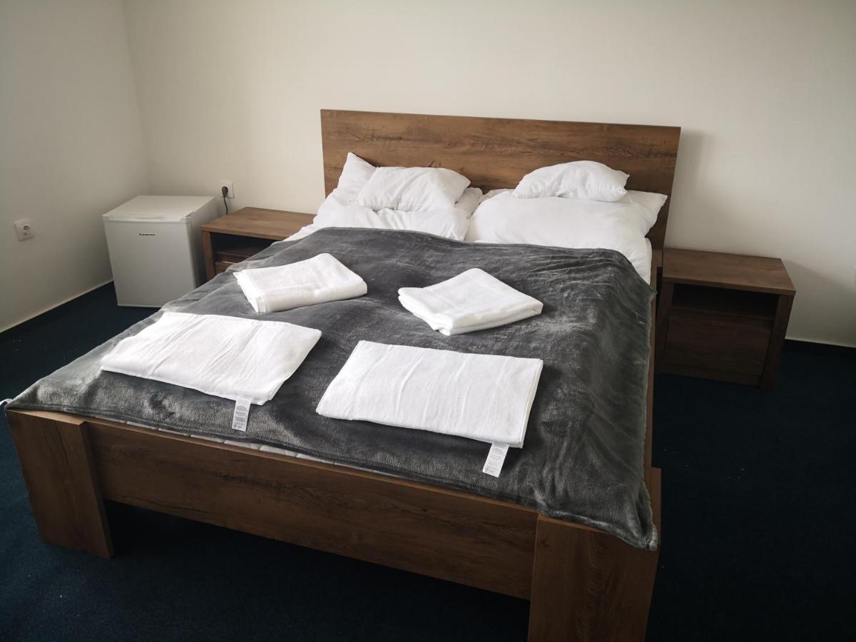 Thomas Panzio Bed & Breakfast บาลาตอนฟือเรด ภายนอก รูปภาพ
